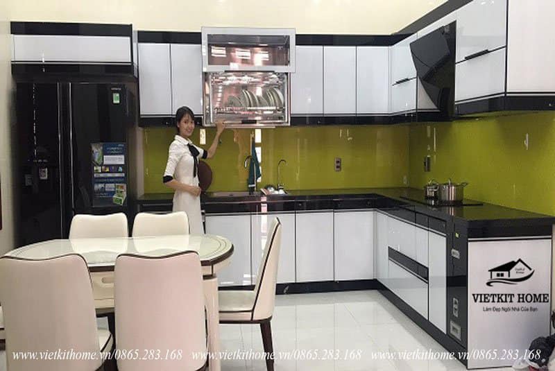 Tủ bếp Inox cánh kính tại Đông Triều, Quảng Ninh