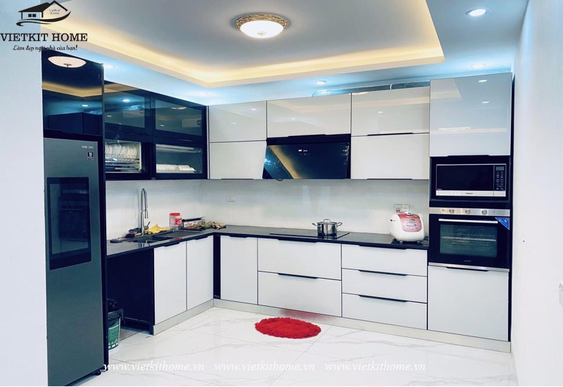 Hình ảnh Mẫu tủ bếp inox cánh kính hình chữ L