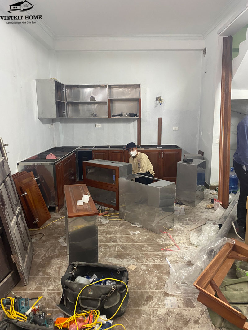 đang thi công tủ bếp