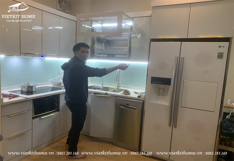 Tủ bếp Inox 304 - cánh kính cường lực sau khi hoàn thiện