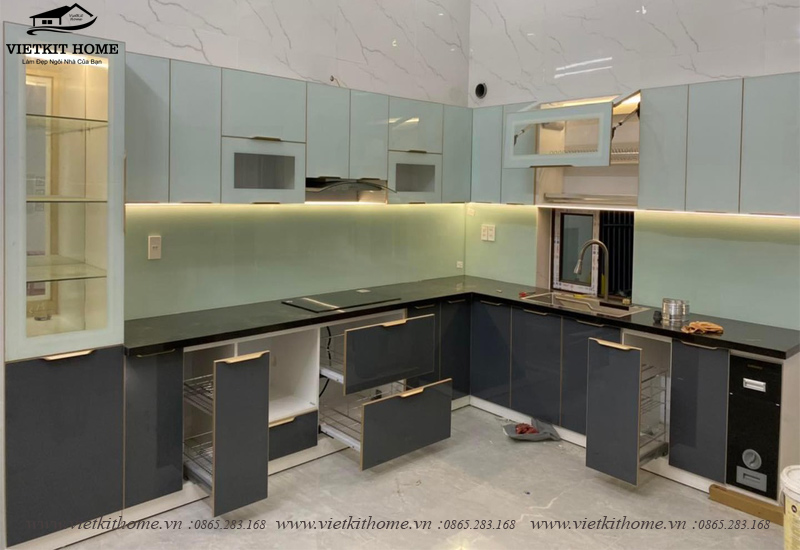 Hình ảnh Mẫu tủ bếp inox cánh kính hình chữ L