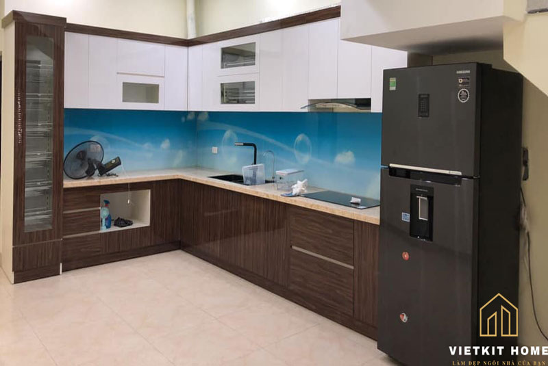 Tủ bếp melamine là 1 loại tủ bếp gỗ công nghiệp được sản xuất trên 1 dây chuyền công nghệ hiện đại. Tủ bếp melamine là 1 loại tủ bếp gỗ công nghiệp được sản xuất trên 1 dây chuyền công nghệ hiện đại.