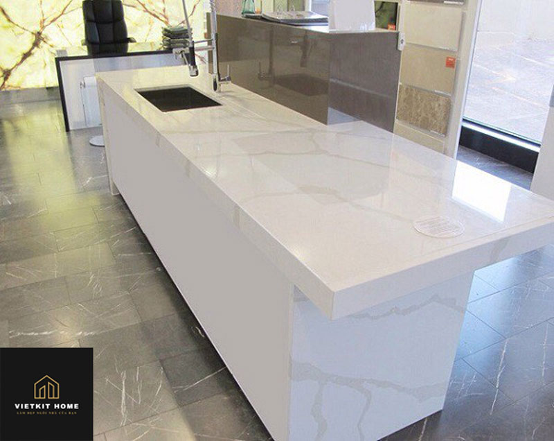da-op-mat-bep-mau-trang-granite-vietkithome Đá nhân tạo quartz - Vietkithome